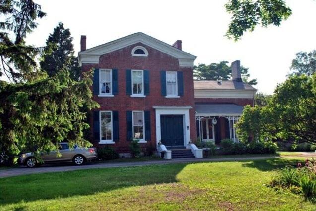 Mackechnie House Bed and Breakfast Cobourg Exterior foto